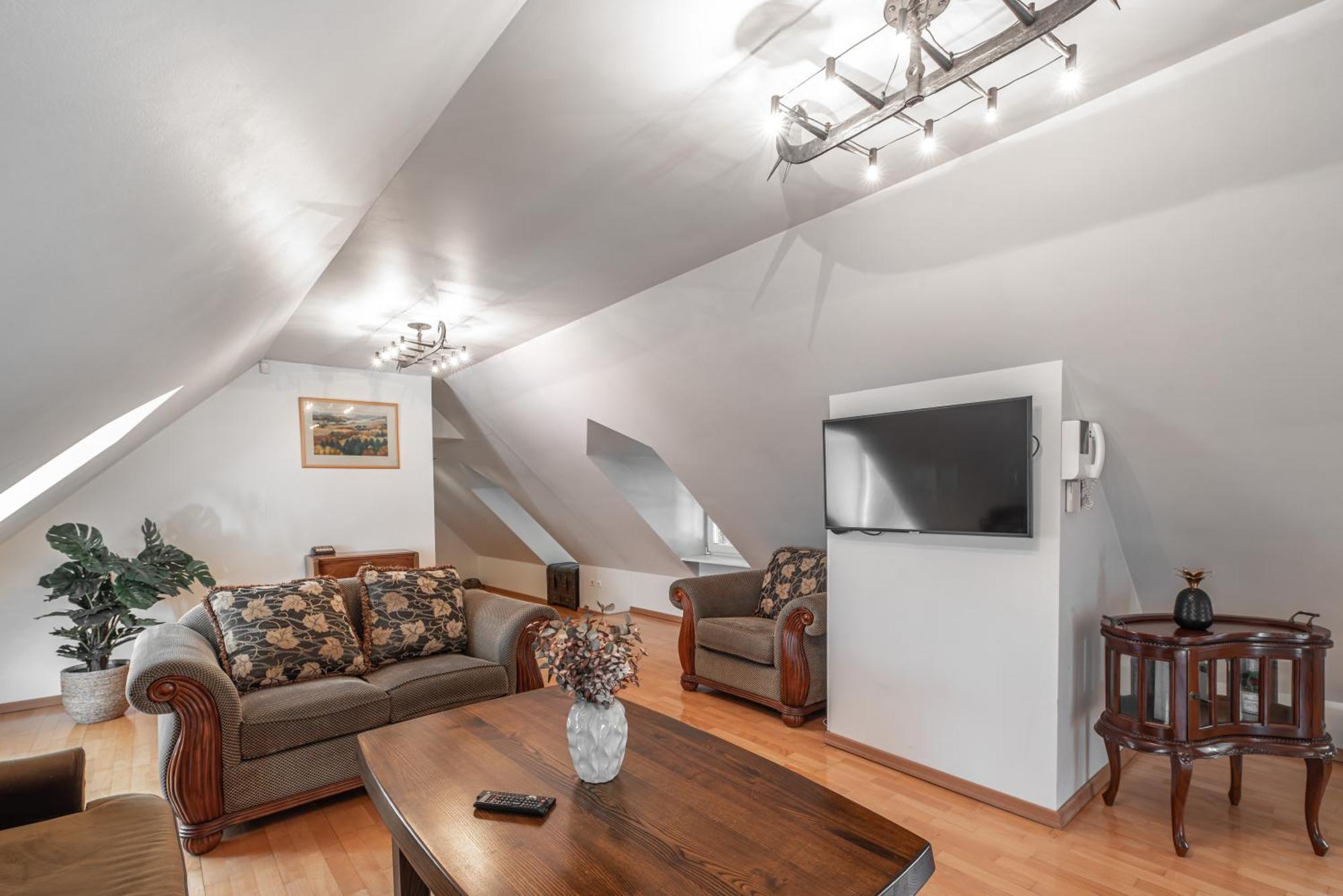 Airhome - Old Dominican Monastery Tallinn Bagian luar foto